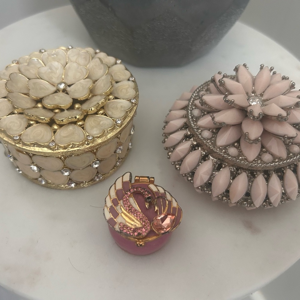 Elegant Gold and Pink Jewelry Box Set